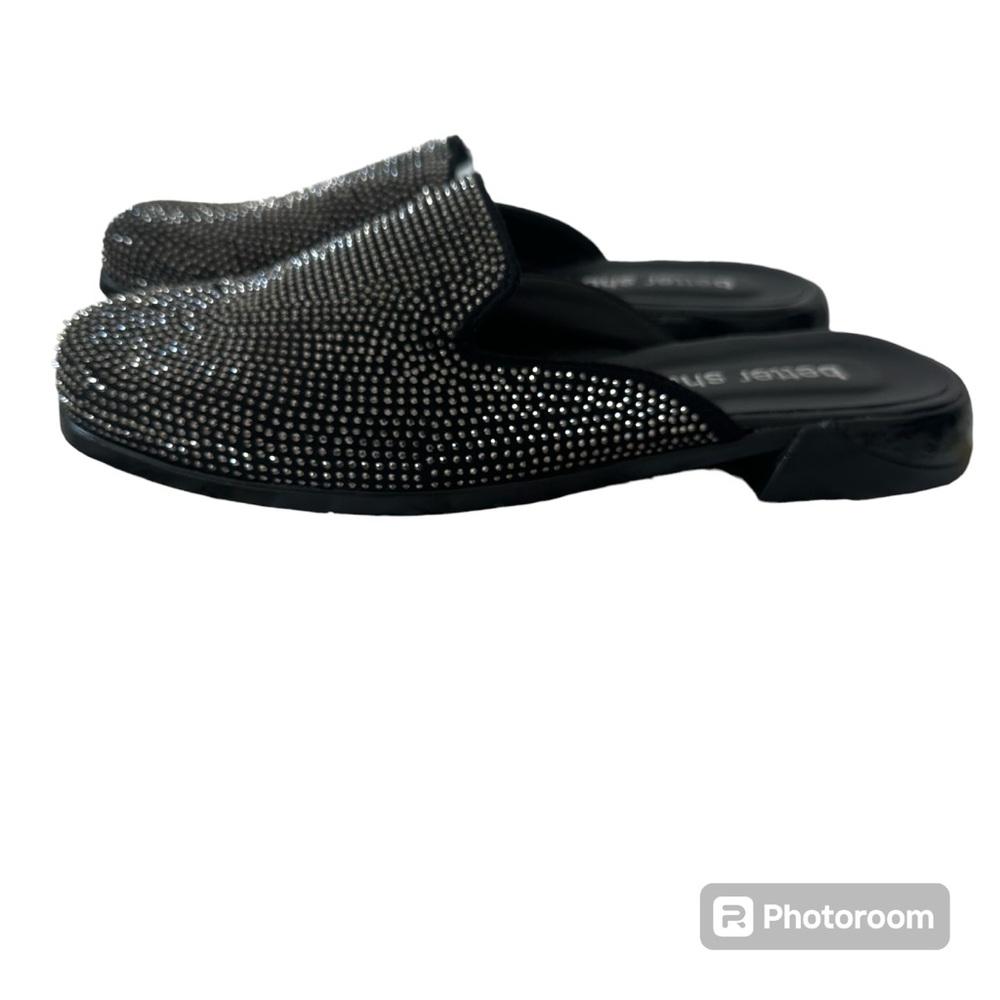 Women black slippers